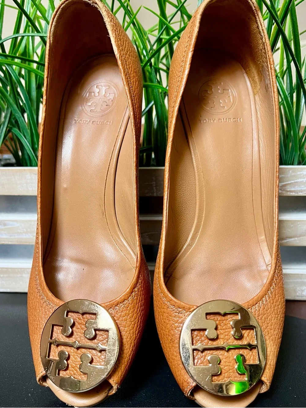 TORY BURCH Sally Peep Toe Camel Brown Leather Wedge & Gold Signature Medallion